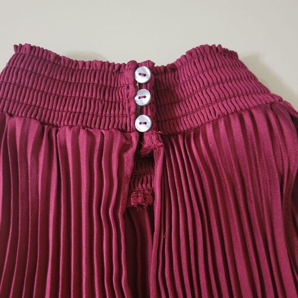 1.STATE Pleated Halter-Neck Top - Picture 10 of 13